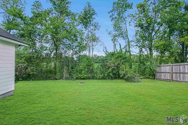 Building Photo - Trendy 4 bedroom, 2 bath home in coveted D...