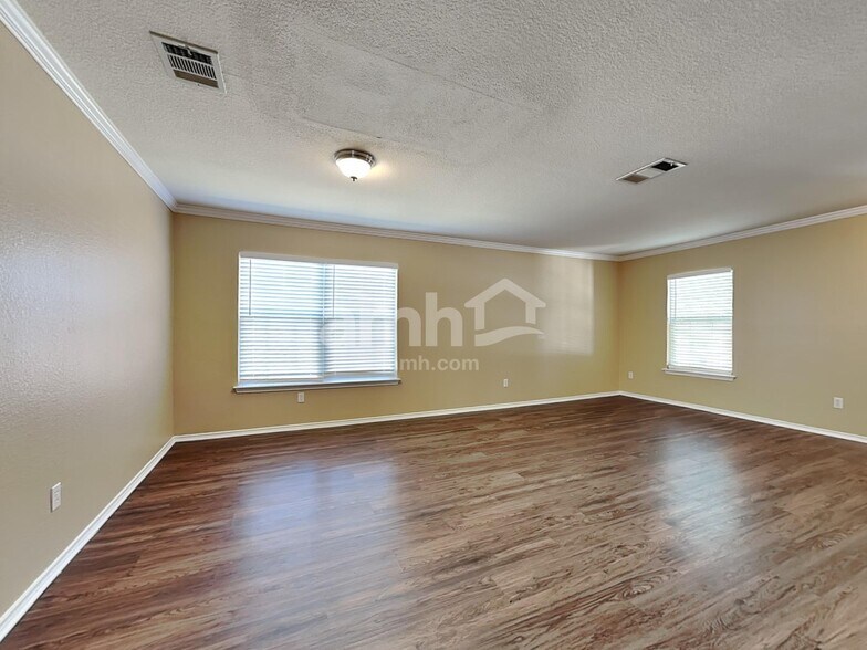Building Photo - 360 Thicket Ln