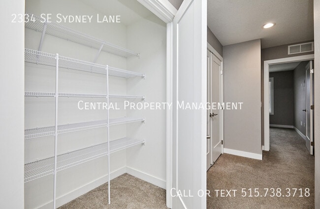 Building Photo - 2334 SE Sydney Ln