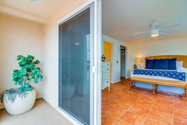 Building Photo - Private Rooftop Deck South Mission Beach