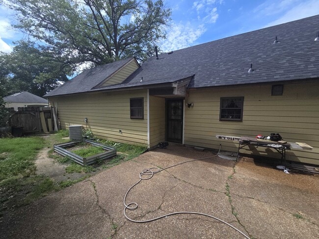 Building Photo - 5011 Ridge Tree Dr