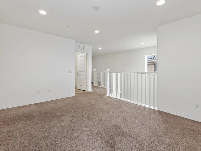 Building Photo - 15634 Clove Pl