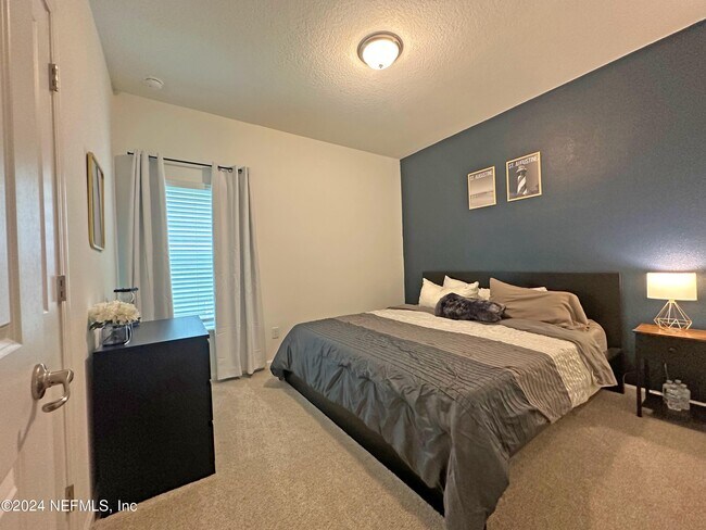 Building Photo - 213 Bermudez Wy