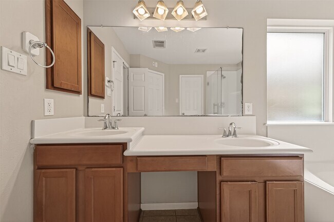 Building Photo - 25918 Silver Timbers Ln