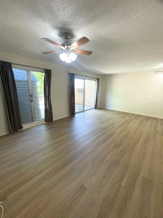 Building Photo - 4 bed/ 2 bath Townhome in Makakilo, Utilit...