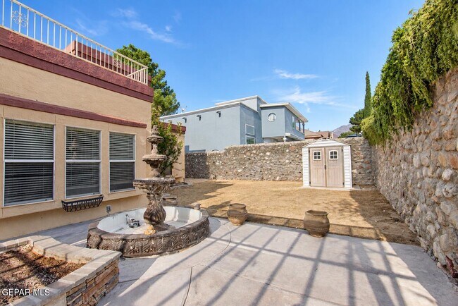 Building Photo - 6520 Grand Ridge Dr