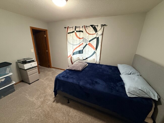 Building Photo - 602 5th Ave S