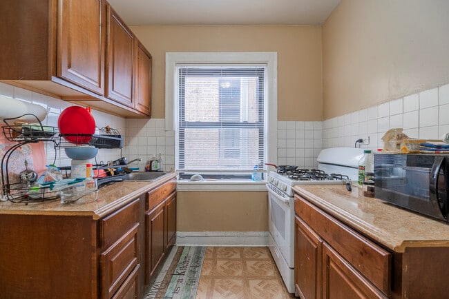 Building Photo - 6507 N Hoyne Ave