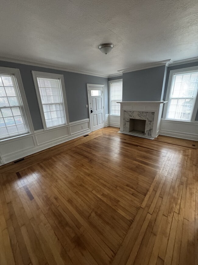 Building Photo - 1556 Virginia St E