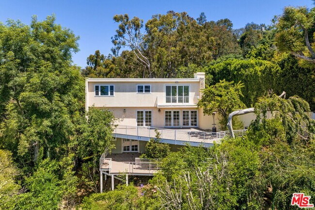 Building Photo - 615 N Saltair Ave