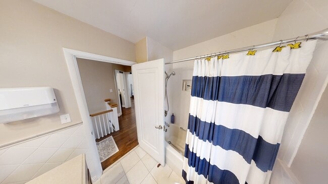 Building Photo - 811 Rose Ave