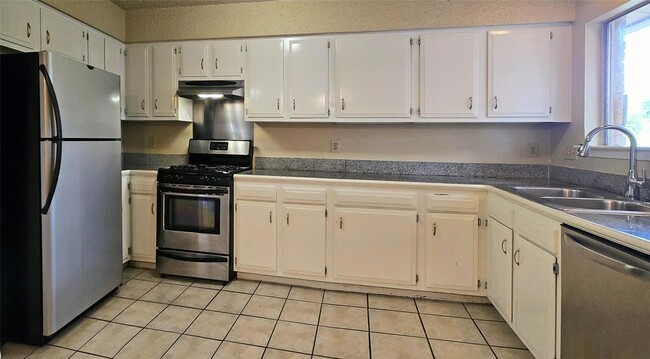 Building Photo - 11904 Hardwood Trail