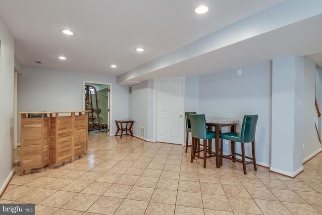 Building Photo - 10857 Hunter Gate Way
