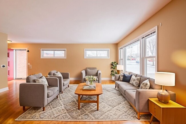 Building Photo - 114 N Forest Ave