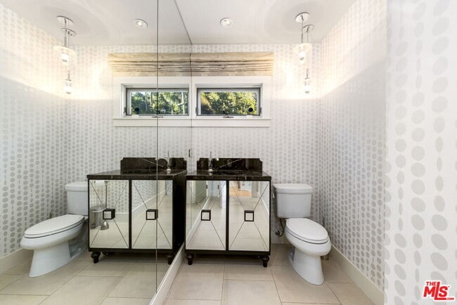 Building Photo - 2601 Nichols Canyon Rd