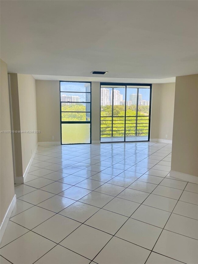 Building Photo - 20400 W Country Club Dr