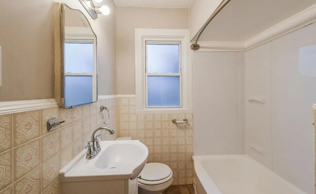 Bathroom - 3701 Viking Ave