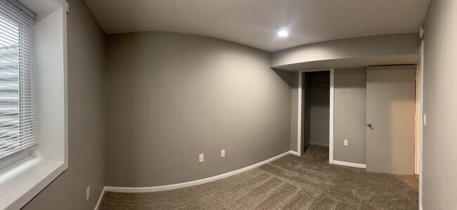 Building Photo - 602 Sara St