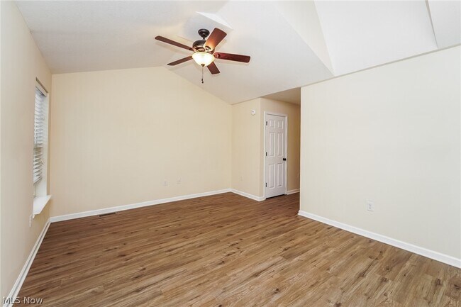 Building Photo - 39 Grandview Dr