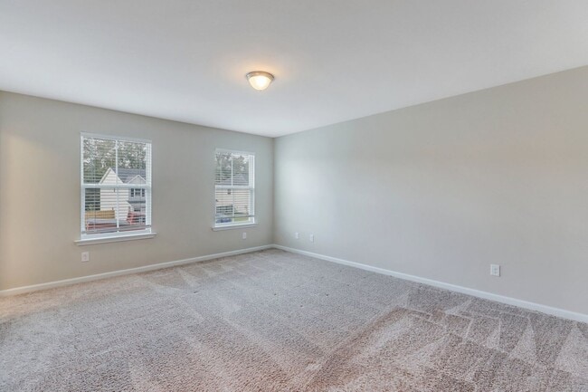 Building Photo - 4 Bed/2.5 Bath in The Commons