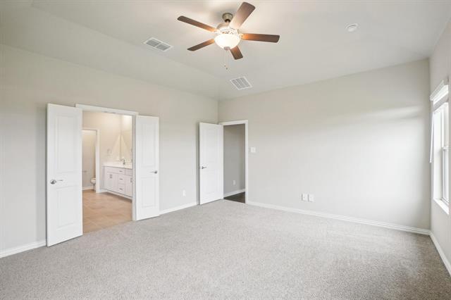 Building Photo - 4001 Medina Dr