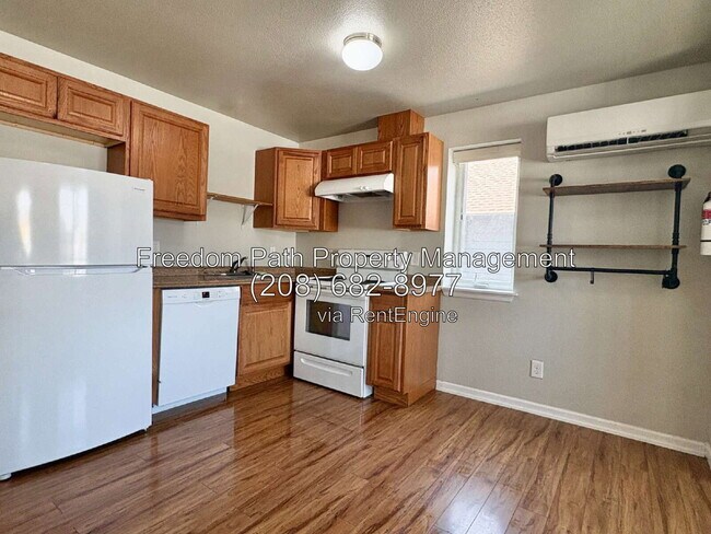 Building Photo - 1212 E Sherman Ave