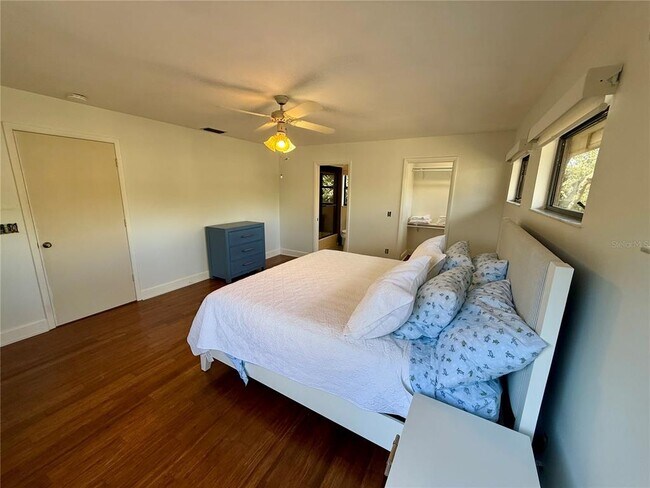 Building Photo - 3111 Bayou Sound