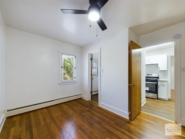Building Photo - Acequia Madre -452