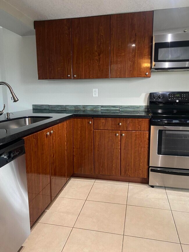 Building Photo - 9 Royal Palm Way