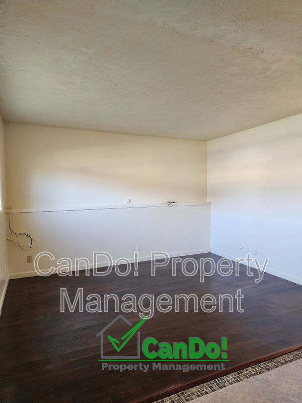 Building Photo - 260 Carol Dr