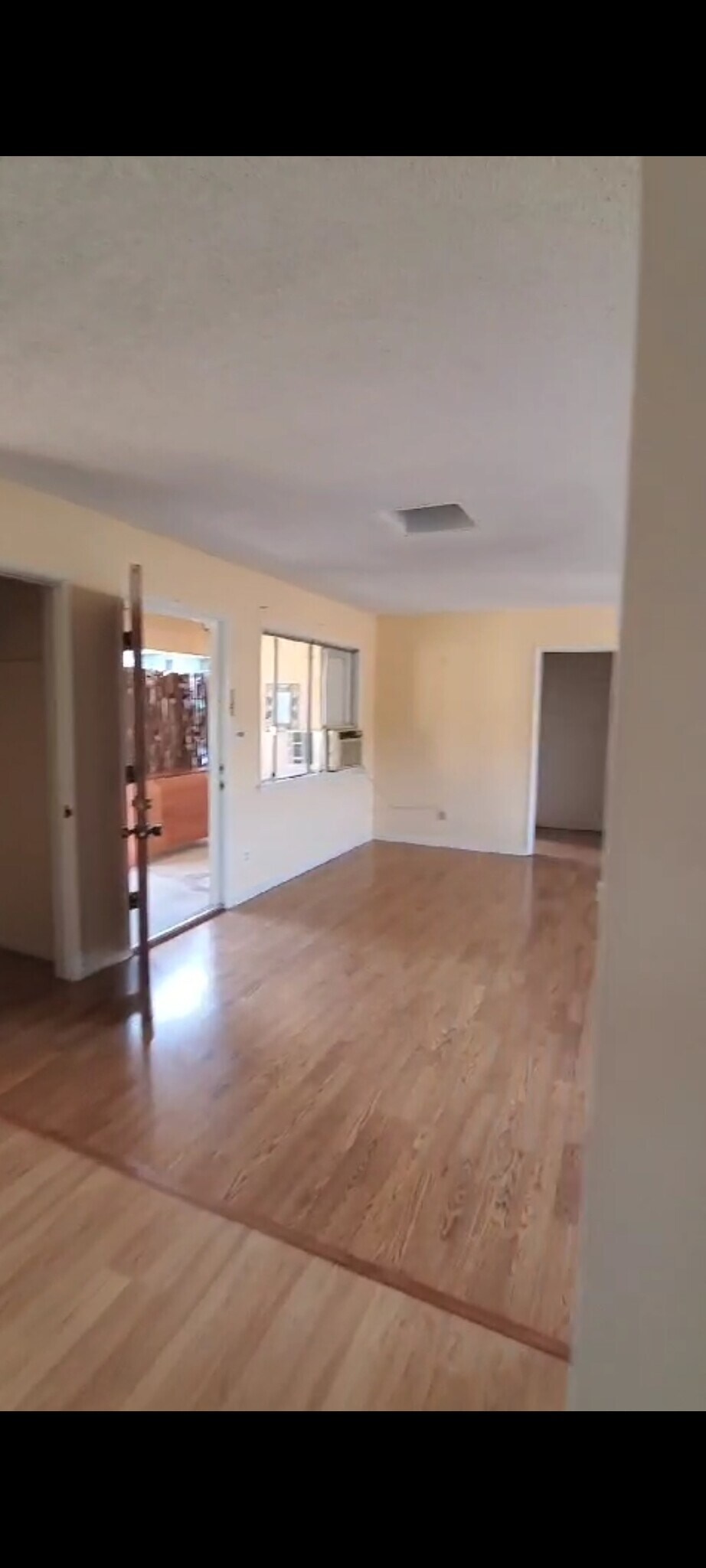 apt entrance - 2239 N Frederic St