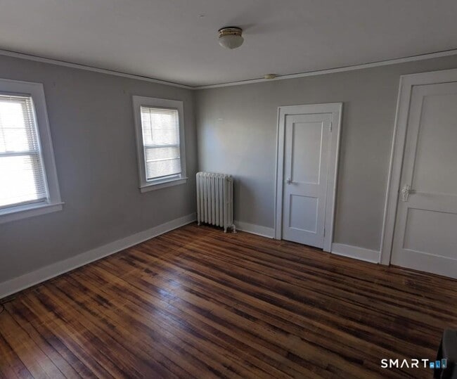 Building Photo - 156 College St