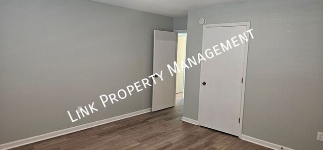 Building Photo - 900 Peppermill Rd