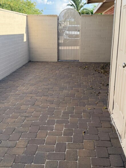 Building Photo - 2825 E 21st St