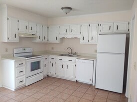 Building Photo - 251 Knight Dr