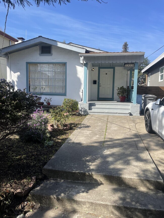 Building Photo - 2414 McGee Ave