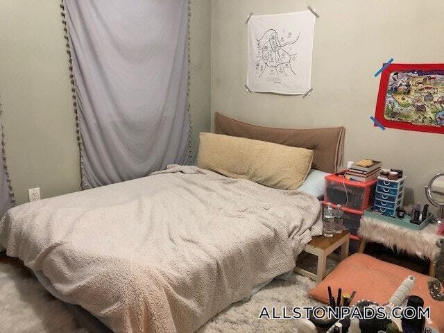 Building Photo - 77 Easton St