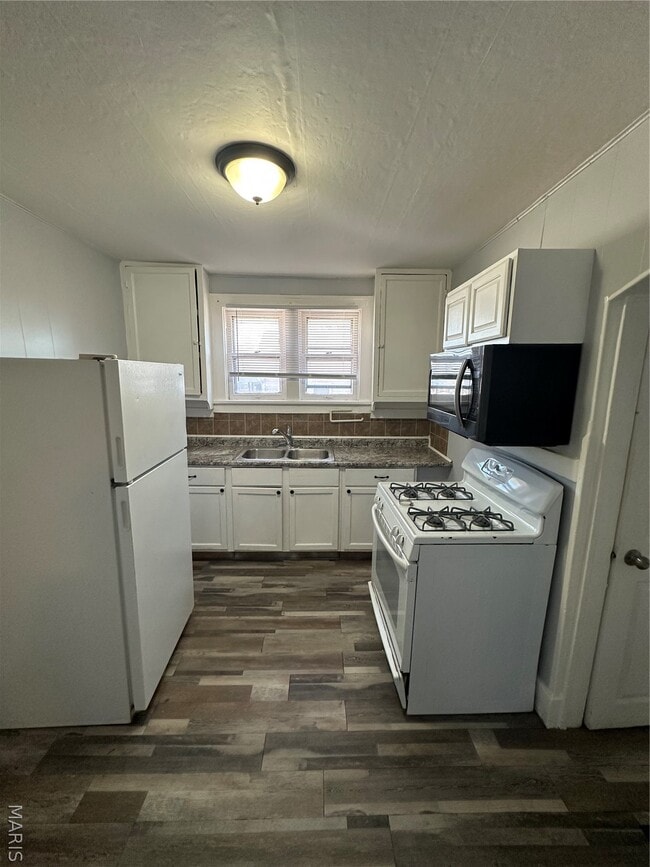 Building Photo - 6507 Leschen Ave