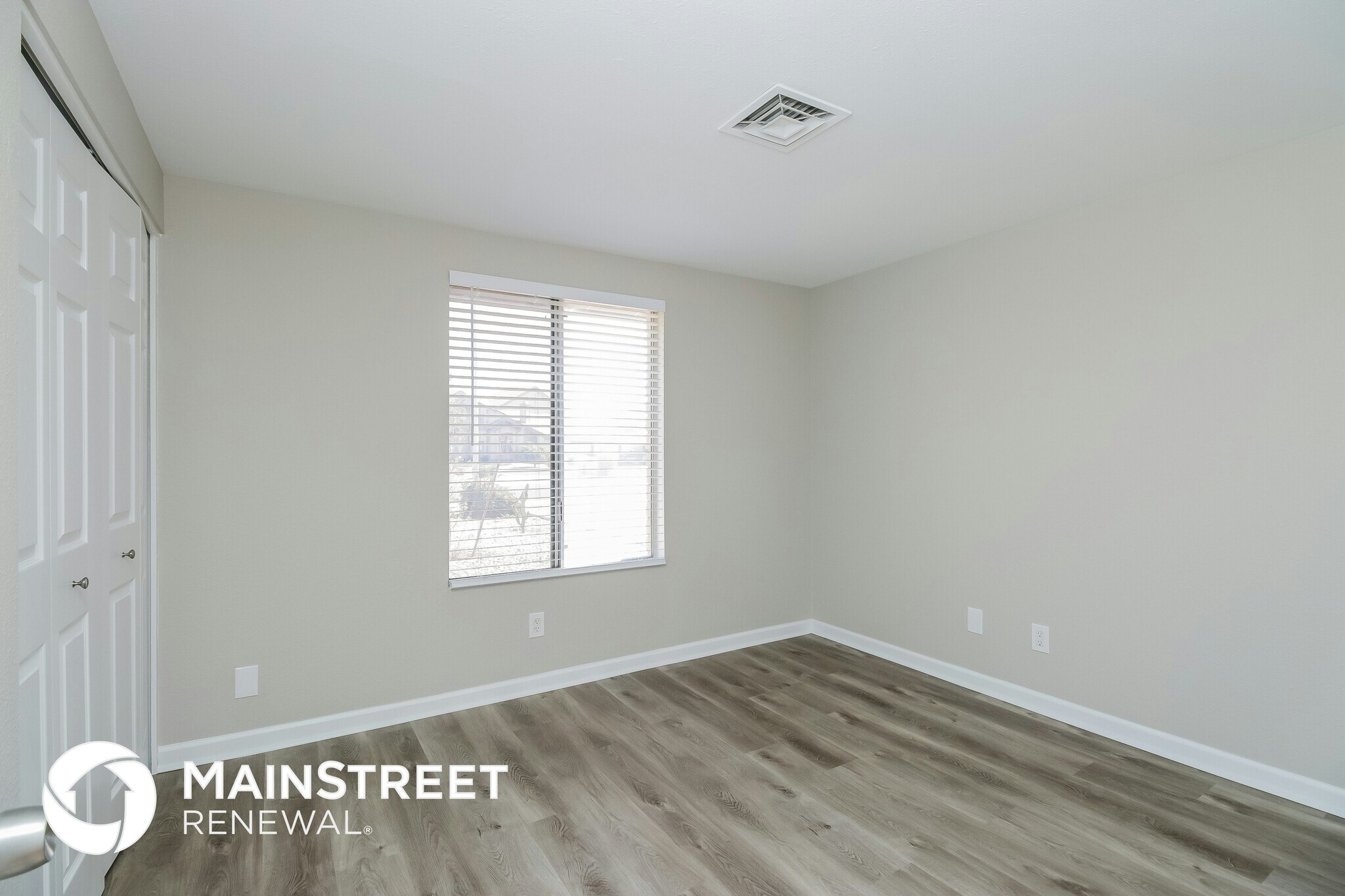 Building Photo - 2114 N Comanche Dr