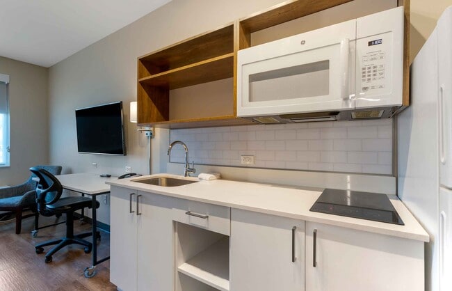 Building Photo - Furnished Studio-Chandler