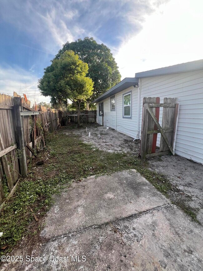 Building Photo - 1616 Terrace St