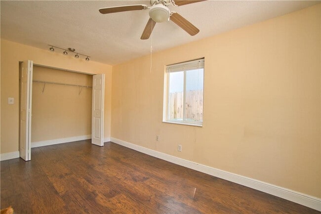 Building Photo - 412 SW 13th St