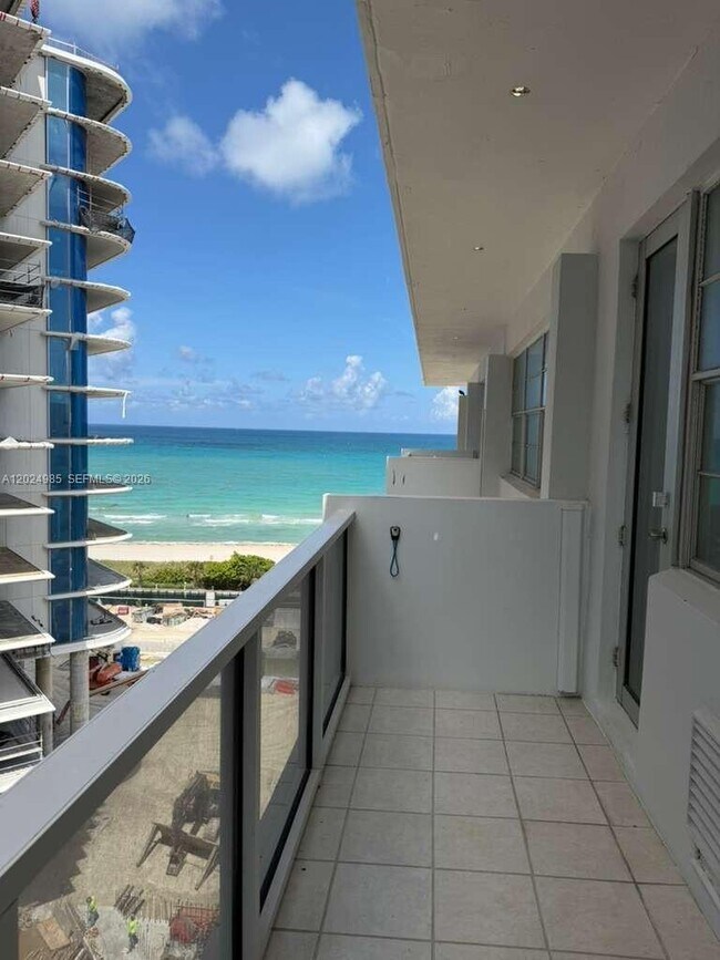 Building Photo - 5313 Collins Ave