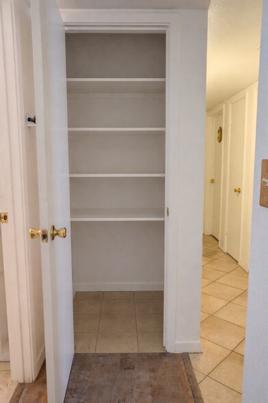 Kitchen pantry - 715 W 18th St