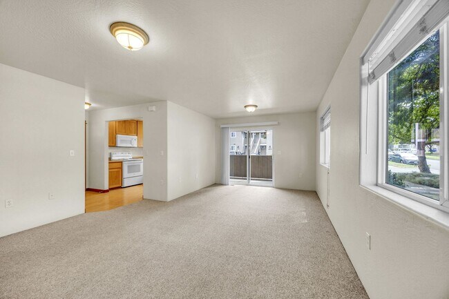 Building Photo - Comfortable 2-Bedroom Upstairs Apartment i...