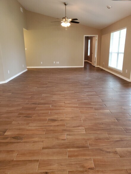 Building Photo - 2920 Candace Cir