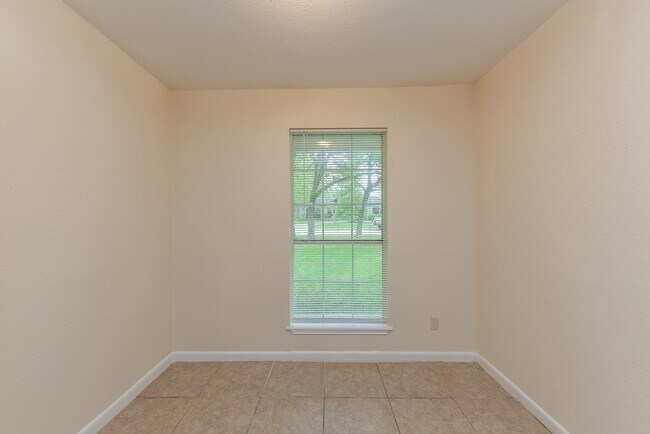 Building Photo - 18610 Anne Dr