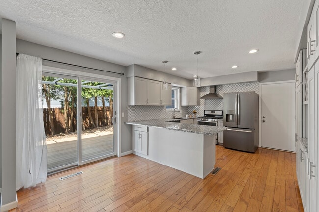 Building Photo - 4690 Lindbergh Dr