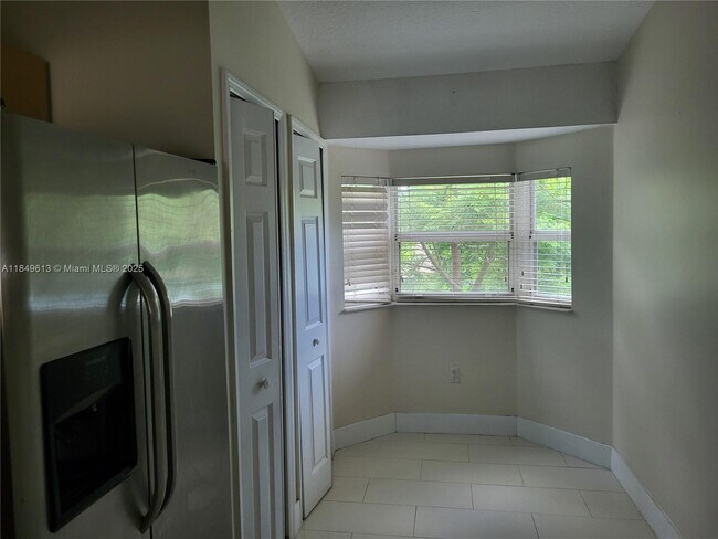 Building Photo - 1250 SE 28th Ct