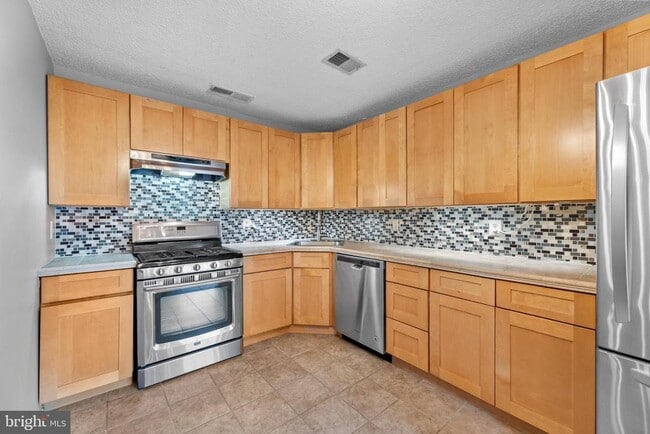 Building Photo - 71 Chambord Ct
